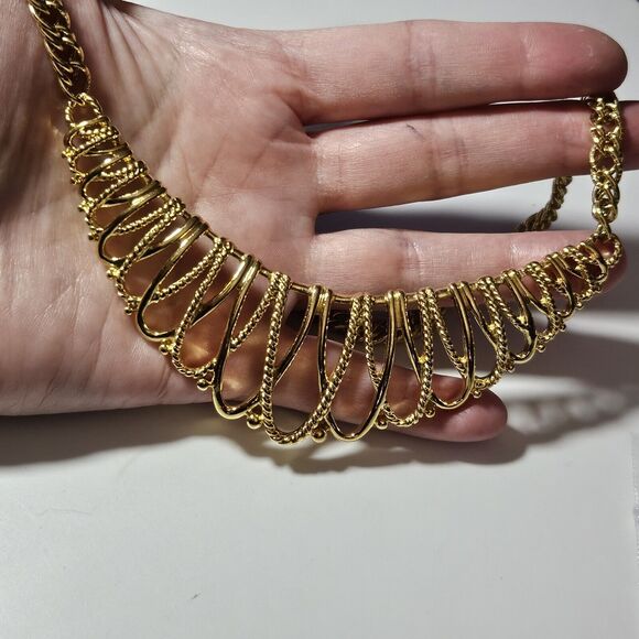 Avon Jewelry - Vintage Avon Gilded Mesh Collar Gold Tone Statement Necklace 16” EUC
